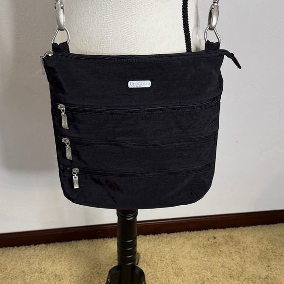 Baggallini Handbags - Baggallini Black Nylon Crossbody Bag NYB8524K